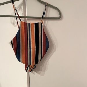 Cropped tie on shirt